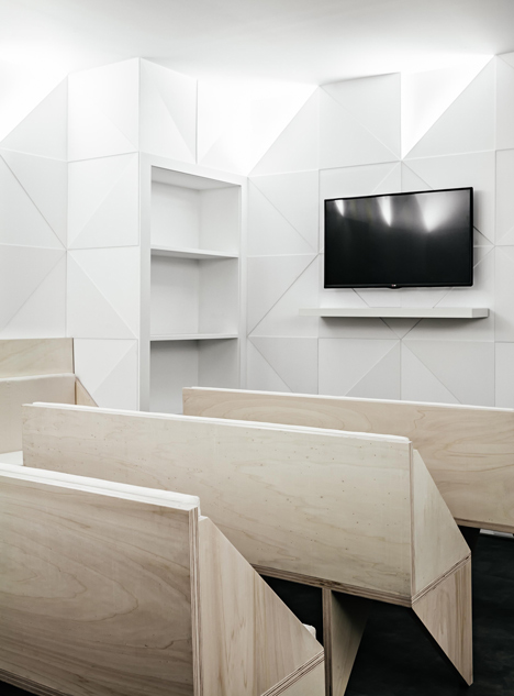 Dental clinic in Porto by Ren Pepe Arq.