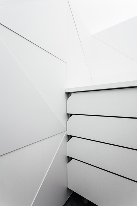 Dental clinic in Porto by Ren Pepe Arq.