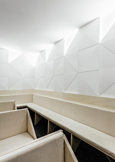 Dental clinic in Porto by Ren Pepe Arq.