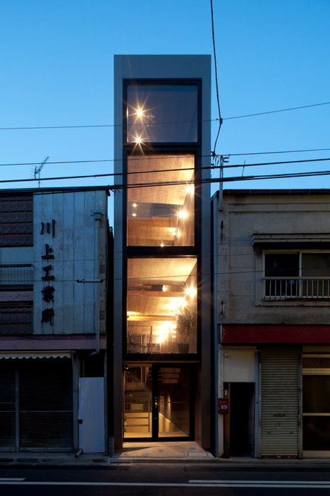 1.8 metre wide house by YUUA Architects & Associates
