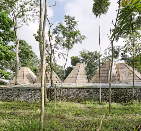 Dancing Mountain House Salatiga by Budi Pradono Architects