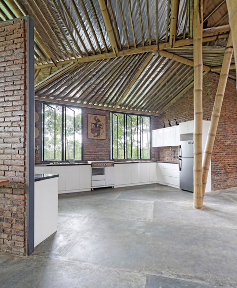 Dancing Mountain House Salatiga by Budi Pradono Architects