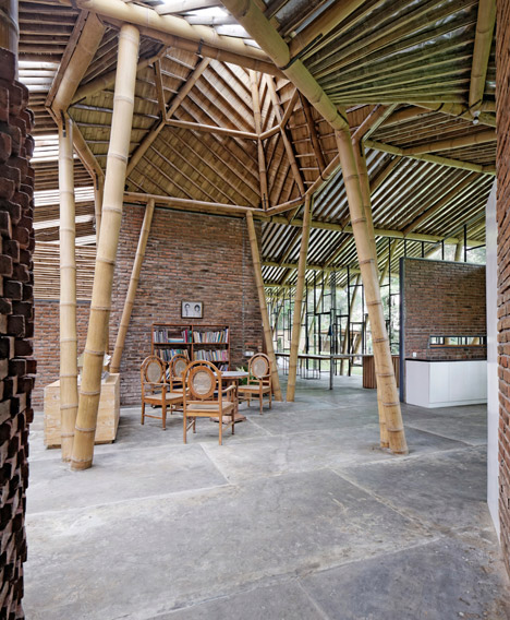 Dancing Mountain House Salatiga by Budi Pradono Architects