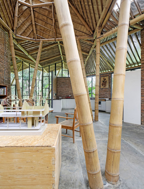 Dancing Mountain House Salatiga by Budi Pradono Architects