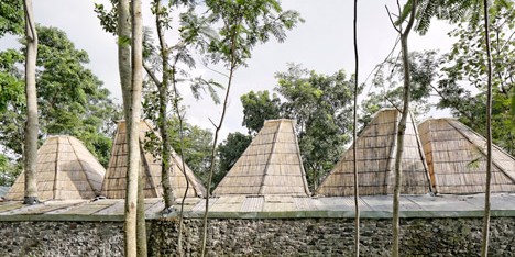 Dancing Mountain House Salatiga by Budi Pradono Architects