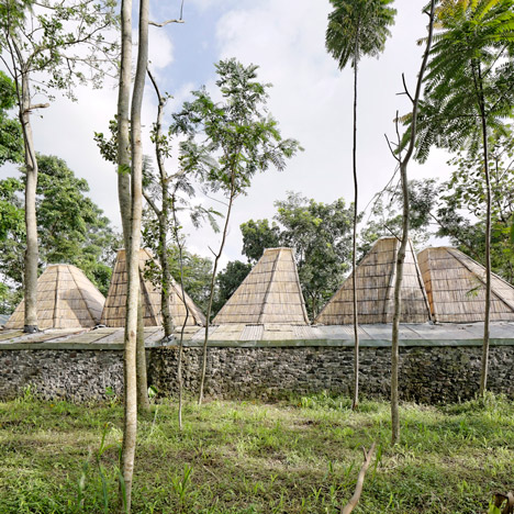 Dancing Mountain House Salatiga by Budi Pradono Architects
