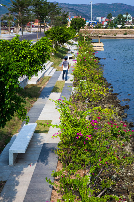 Dong Da Lakescape by MIA Design Studio