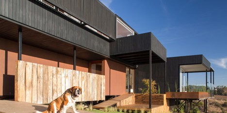 GB House by emA Arquitectos
