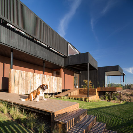 GB House by emA Arquitectos