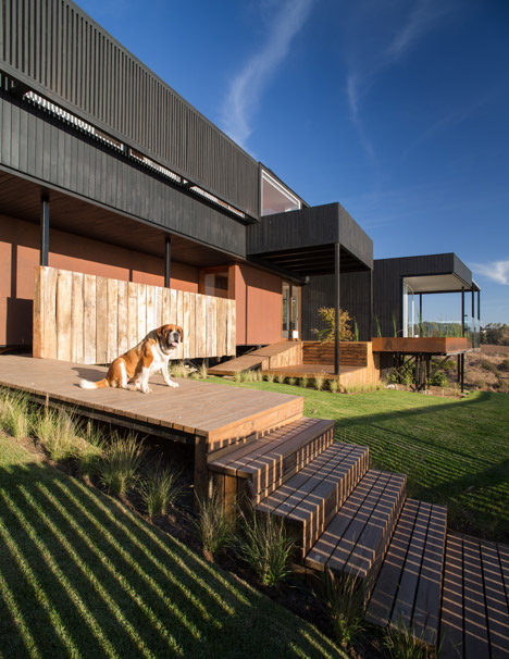 GB House by emA Arquitectos