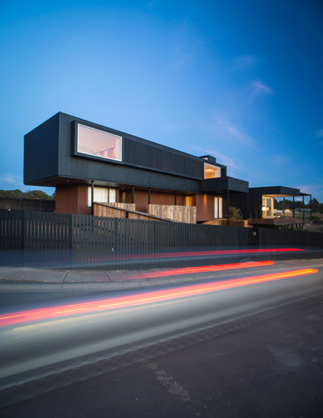 GB House by emA Arquitectos
