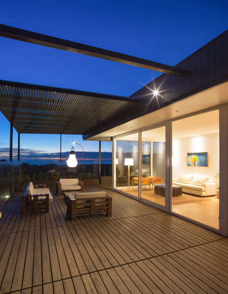 GB House by emA Arquitectos