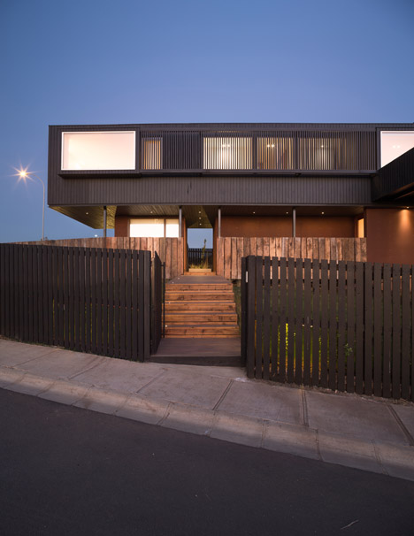 GB House by emA Arquitectos