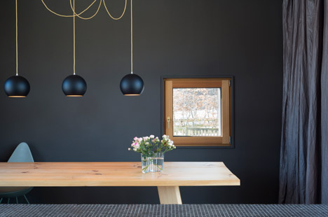 Holzhaus-am-Auerbach-by-Holiday-Architecture-winter_dezeen_468_20