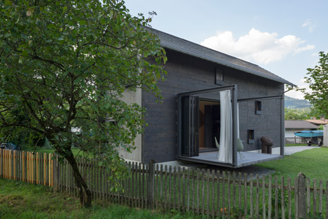 Holzhaus-am-Auerbach-by-Holiday-Architecture_dezeen_468_6