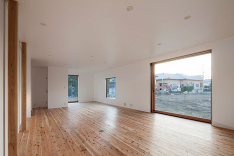 House in Fukaya by Nobuo Araki