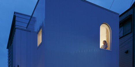House in Tama-plaza by Takushu ARAI Architects