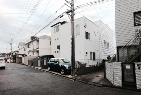 House in Tama-plaza by Takushu ARAI Architects