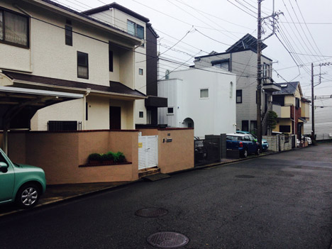 House in Tama-plaza by Takushu ARAI Architects