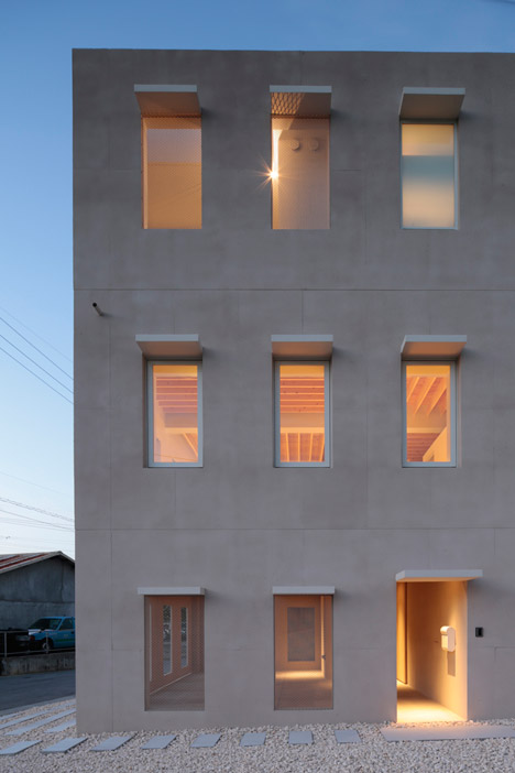 House in Tomigusuku by Rhythmdesign