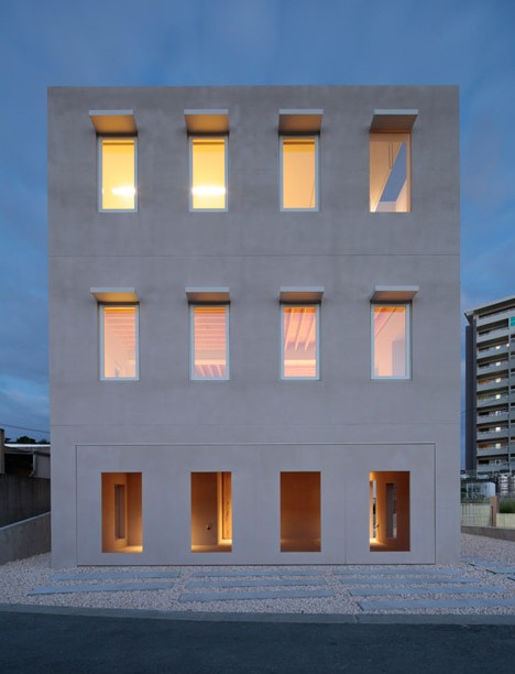 House in Tomigusuku by Rhythmdesign