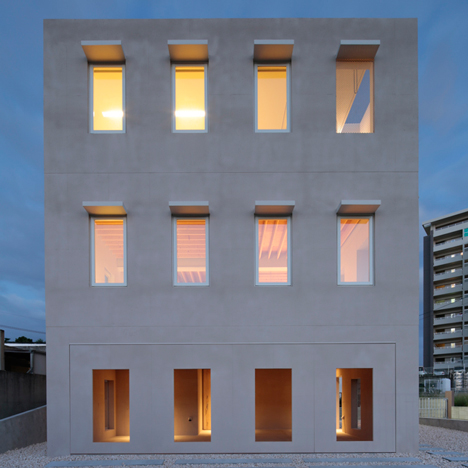 House in Tomigusuku by Rhythmdesign