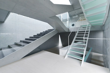 House in Tsudanuma by Fuse