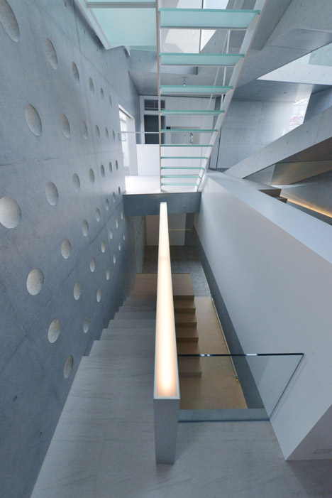 House in Tsudanuma by Fuse