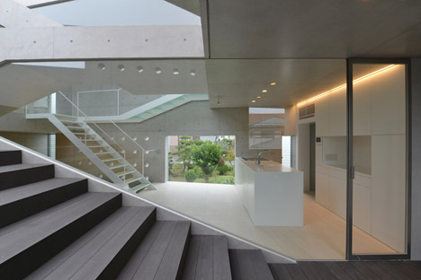 House in Tsudanuma by Fuse