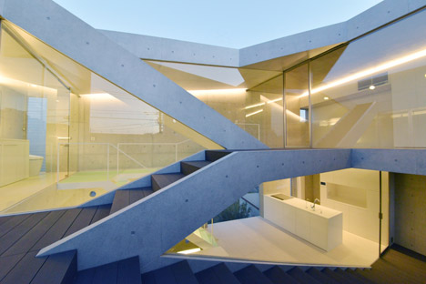 House in Tsudanuma by Fuse