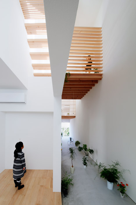 House-in-Yamanote-by-Katsutoshi-Sasaki_dezeen_468_7