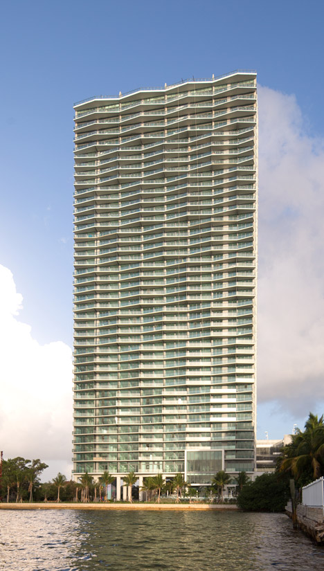 Icon-Bay-by-Arquitectonica-ext_dezeen_468_1