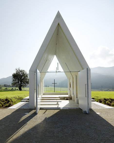 Maria-Magdalena-chapel-by-Sacher-Locicero-Architectes-photo-Paul-Ott_dezeen_468_11