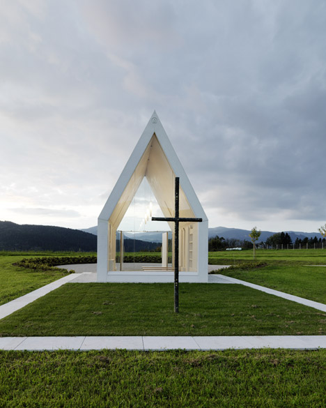 Maria-Magdalena-chapel-by-Sacher-Locicero-Architectes-photo-Paul-Ott_dezeen_468_14