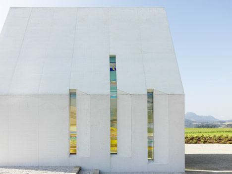 Maria-Magdalena-chapel-by-Sacher-Locicero-Architectes-photo-Paul-Ott_dezeen_468_4