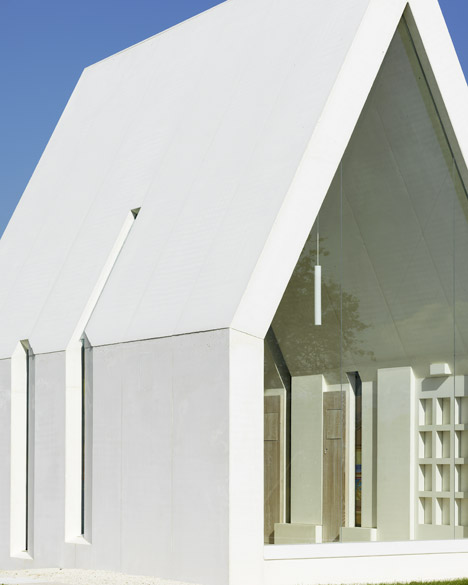 Maria-Magdalena-chapel-by-Sacher-Locicero-Architectes-photo-Paul-Ott_dezeen_468_5