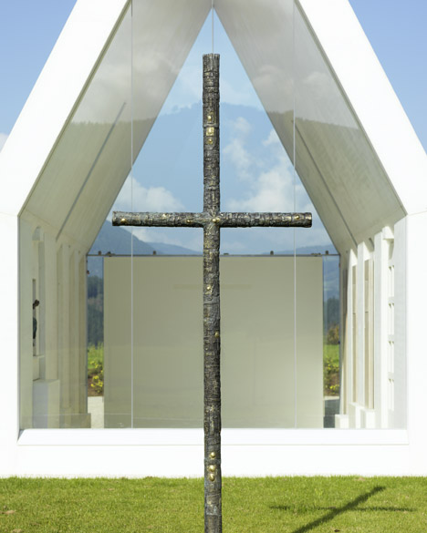 Maria-Magdalena-chapel-by-Sacher-Locicero-Architectes-photo-Paul-Ott_dezeen_468_8