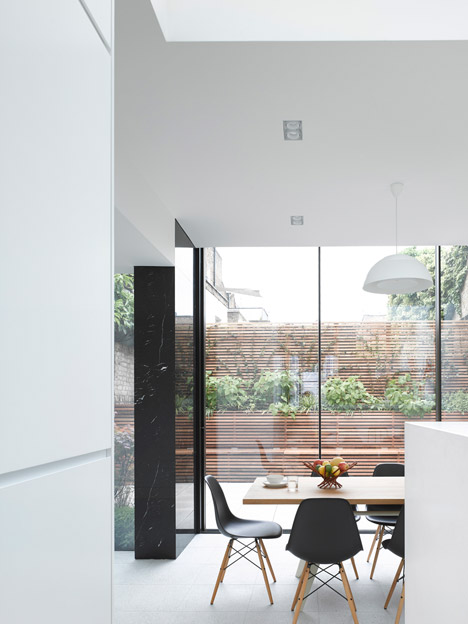 Max-House-by-Paul-Archer-Design-_dezeen_468_2