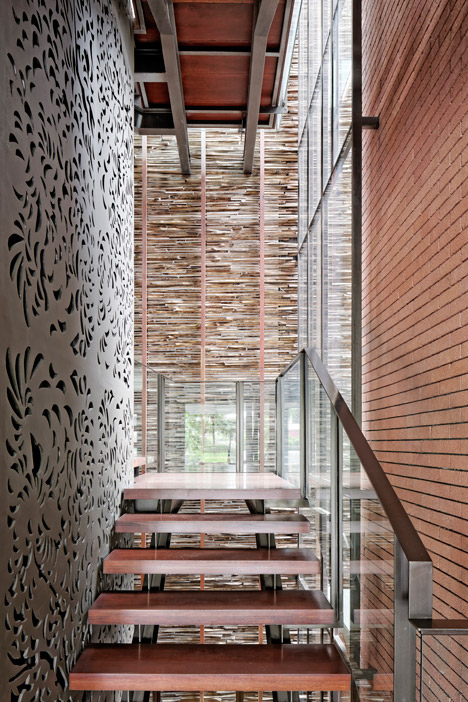 PS-26 Office by Wahana Architects