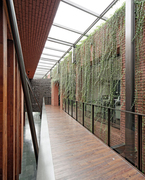 PS-26 Office by Wahana Architects