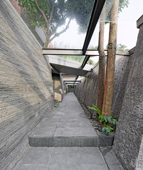 PS-26 Office by Wahana Architects
