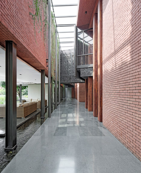 PS-26 Office by Wahana Architects