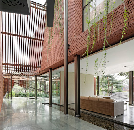 PS-26 Office by Wahana Architects
