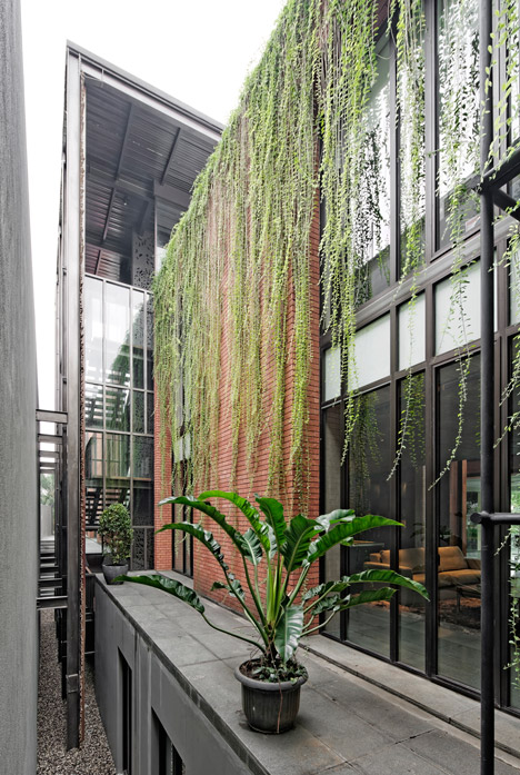 PS-26 Office by Wahana Architects