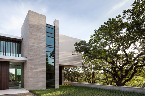 Retrospect Vineyards House by Swatt Miers