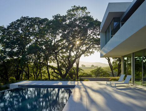 Retrospect Vineyards House by Swatt Miers