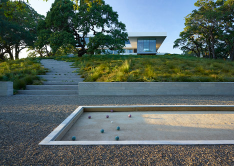 Retrospect Vineyards House by Swatt Miers