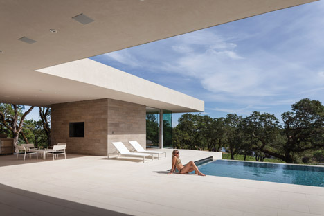 Retrospect Vineyards House by Swatt Miers