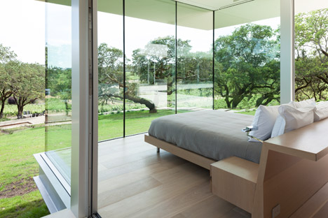 Retrospect Vineyards House by Swatt Miers