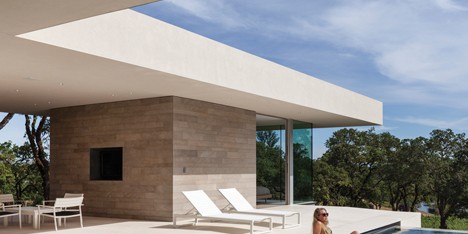 Retrospect Vineyards House by Swatt Miers
